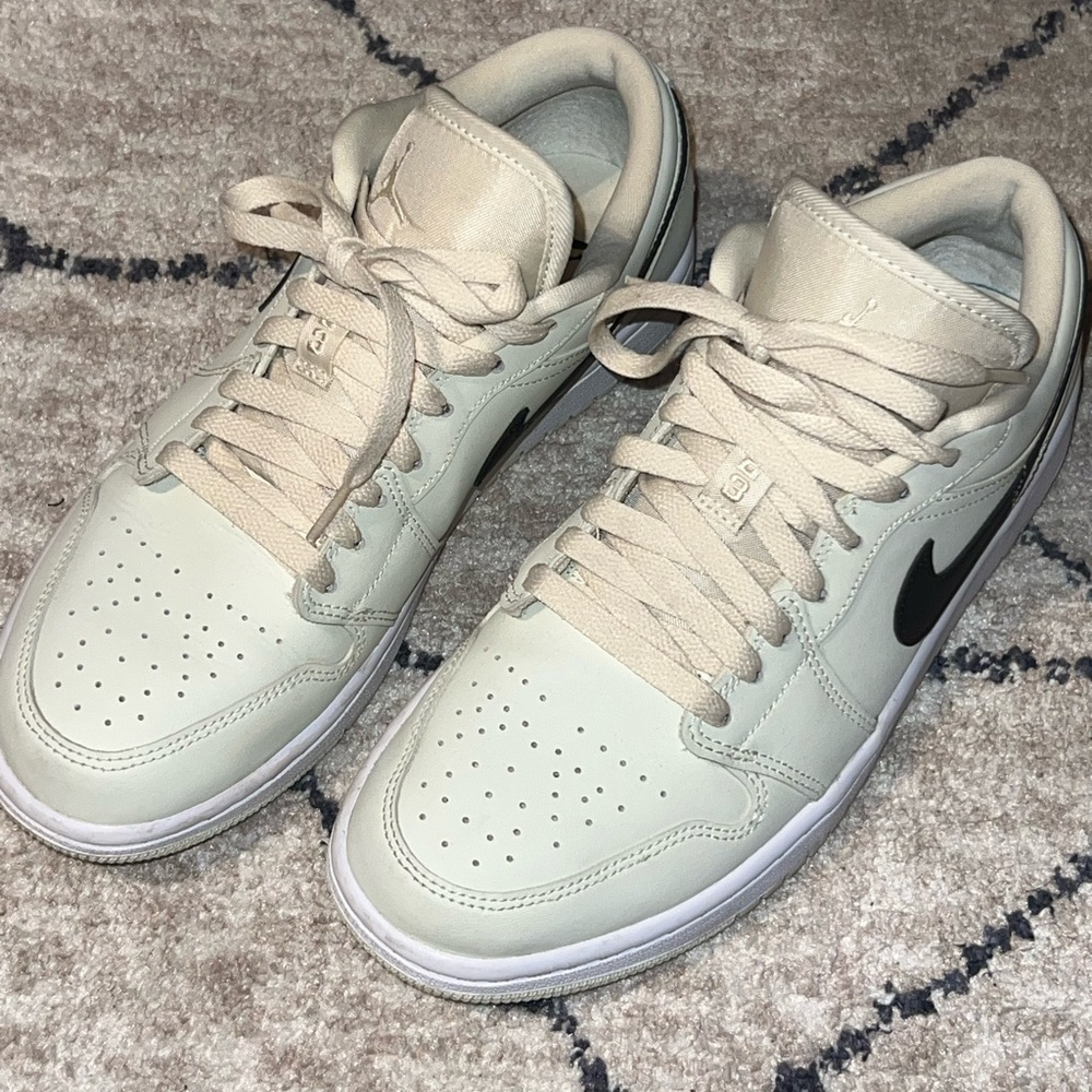 Nike Jordan 1 low coconut milk size 9.5 women’s